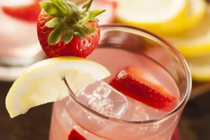 homemade-strawberry-vodka-lemonade