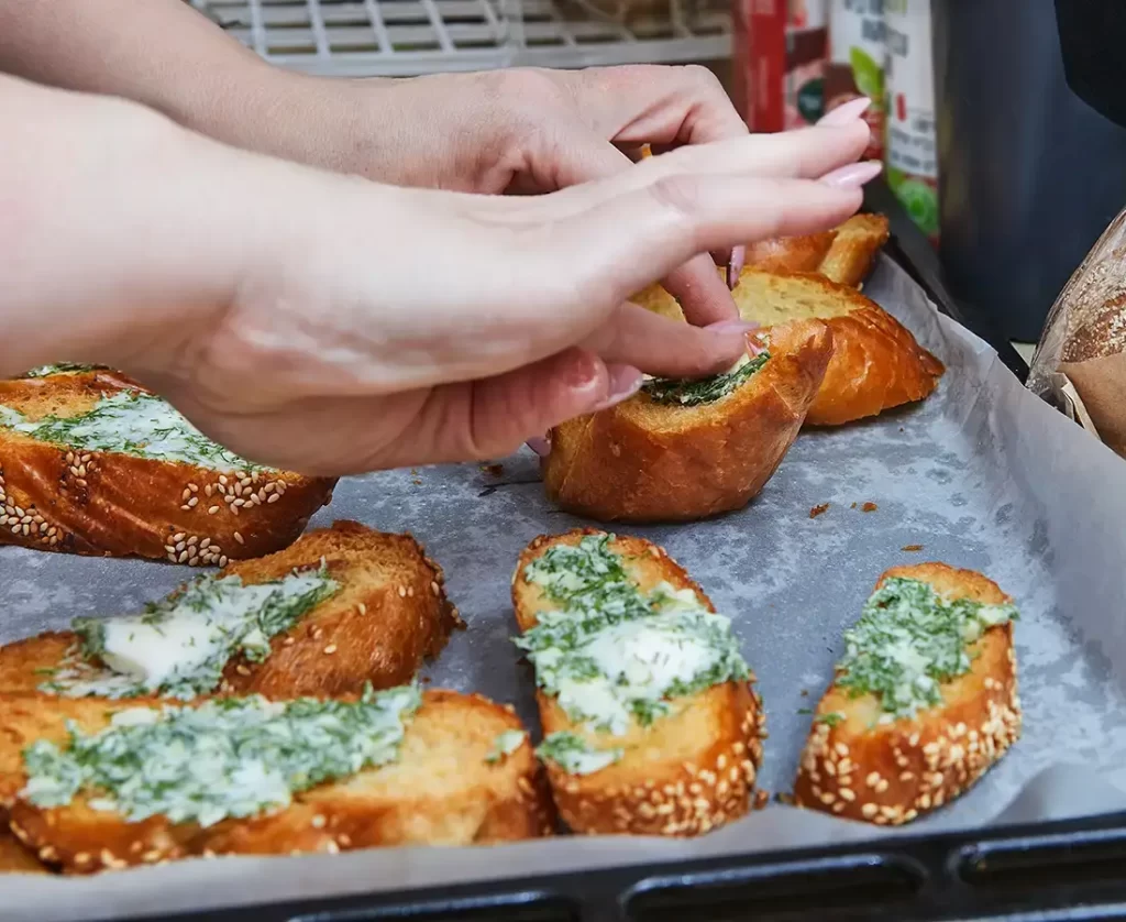 Greek-Yogurt-Garlic-Bread-1