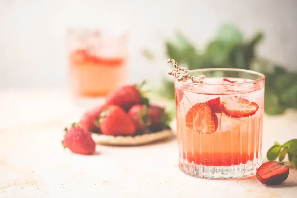 Strawberry-Tequila-Smash-Cocktail-6